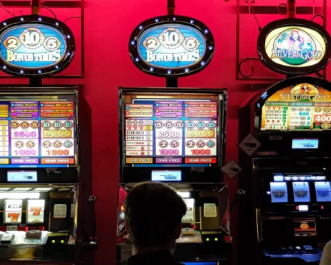 how to tell if a slot machine is hot